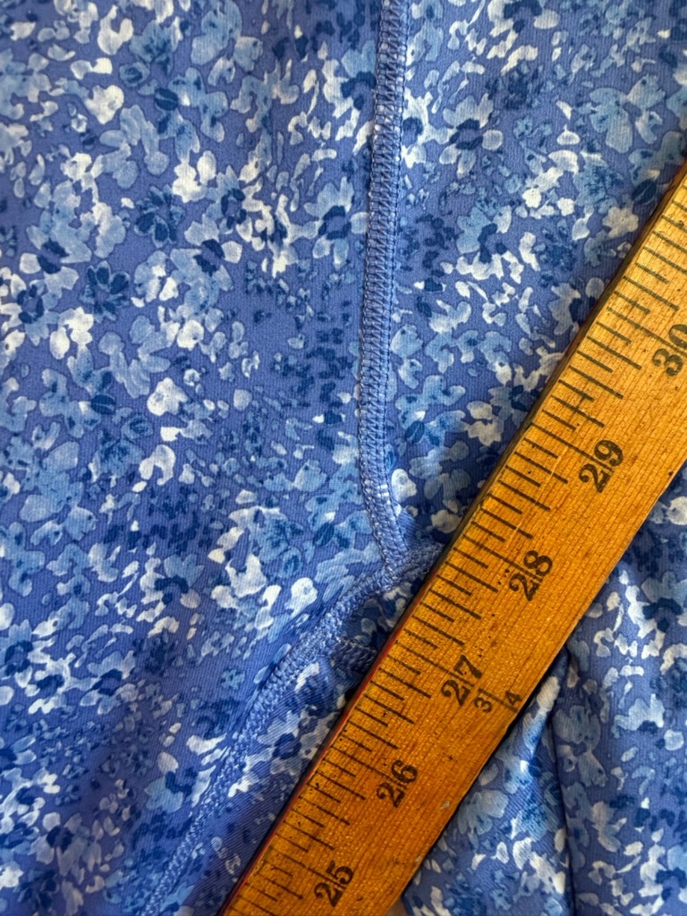 Fabletics PowerHold NWT Medium Blue Floral Leggings 27in Inseam - Picture 10 of 10